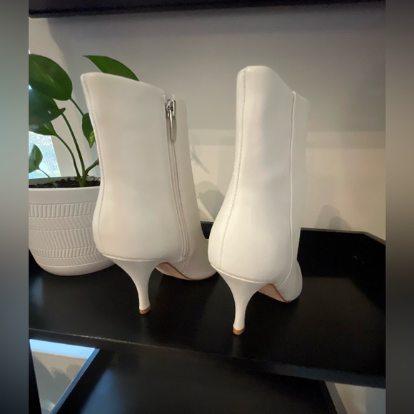 ❤️‍🔥 Marc Fisher Fergus Heeled Bootie Chic Cream Leather | - Picture 6 of 15